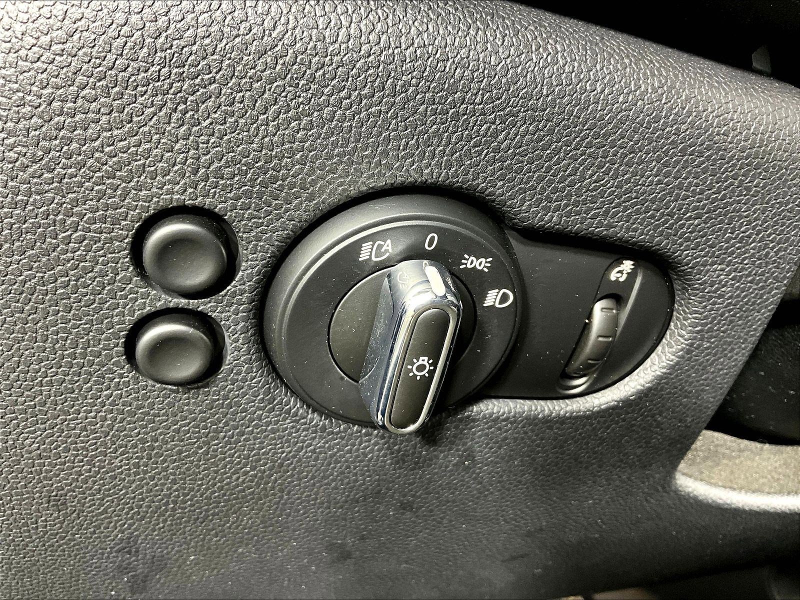 Used 2018 MINI Cooper 2-Door Hardtop FWD image 37