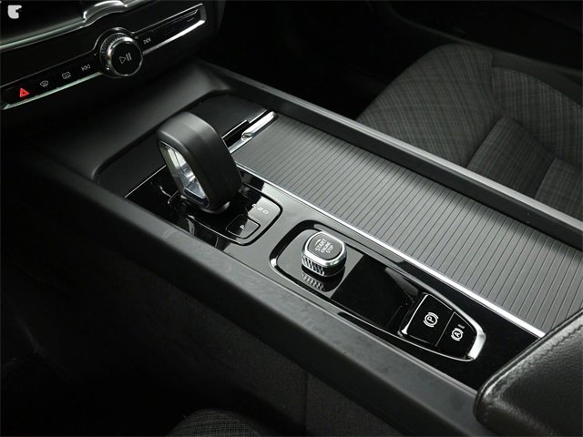 Used 2023 Volvo XC60 B5 Core image 33