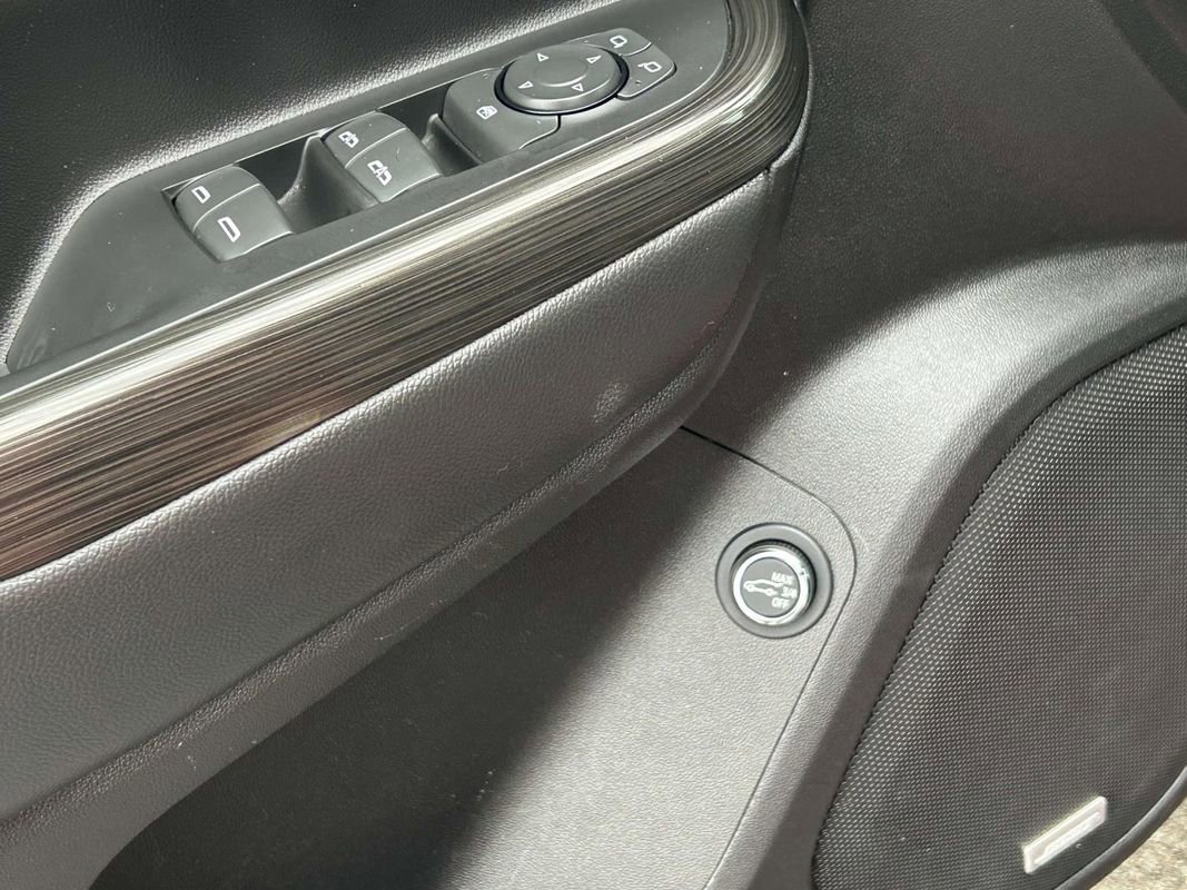 Used 2023 GMC Acadia SLT image 20