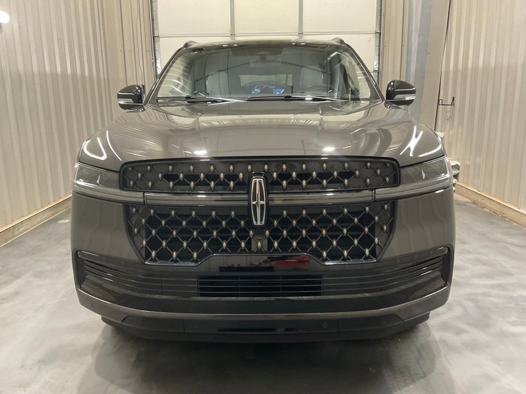 Used 2025 Lincoln Navigator L Black Label w/ Black Label Special Edition image 2