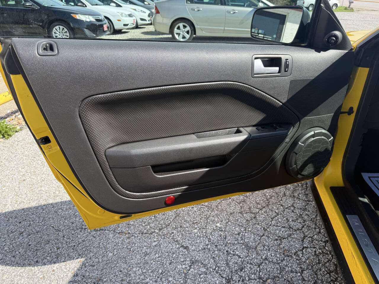 Used 2005 Ford Mustang Premium RWD image 18