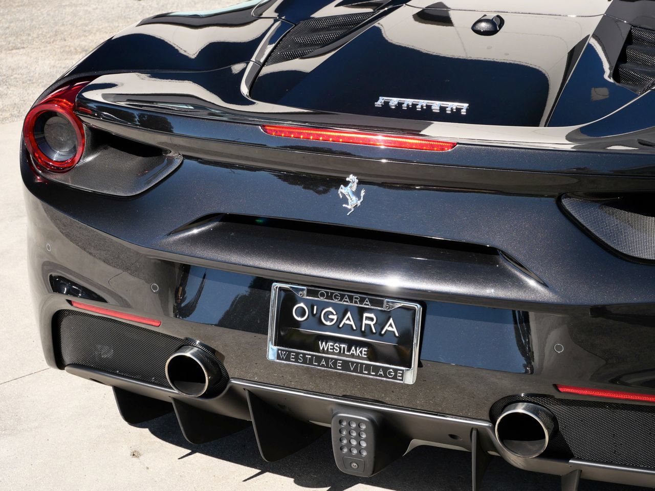 Used 2018 Ferrari 488 Spider RWD image 11