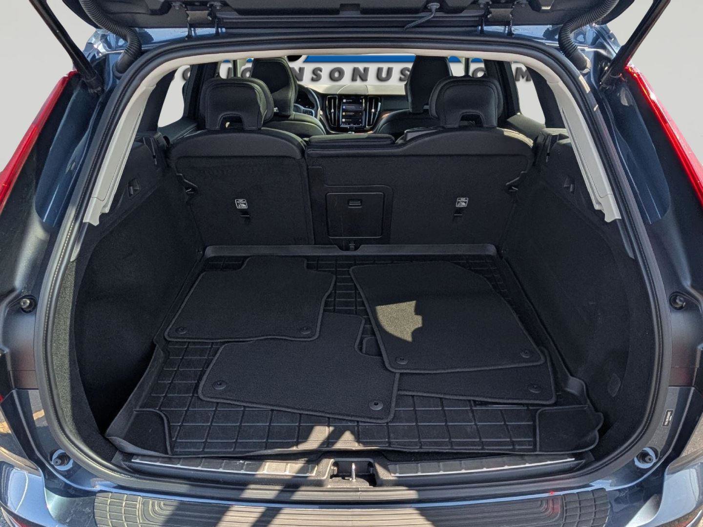 Used 2022 Volvo XC60 B5 Momentum w/ Climate Package image 25