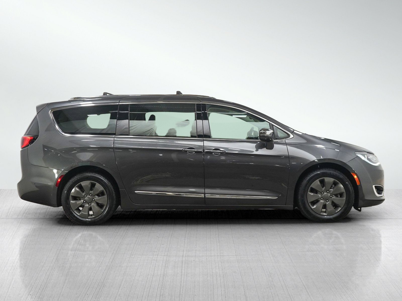 Used 2018 Chrysler Pacifica Limited w/ Advanced Safetytec Group FWD image 6