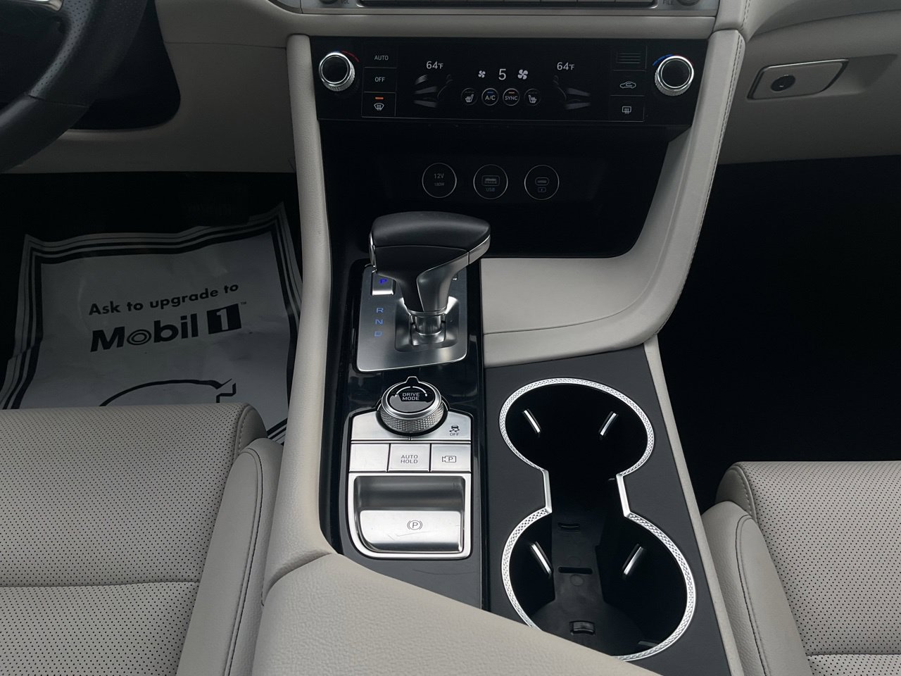 Used 2025 Genesis G70 2.5T RWD image 14