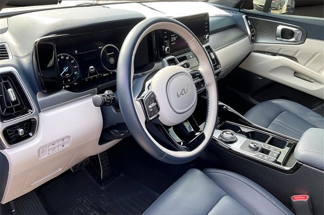 Used 2023 Kia Sorento SX Prestige image 12