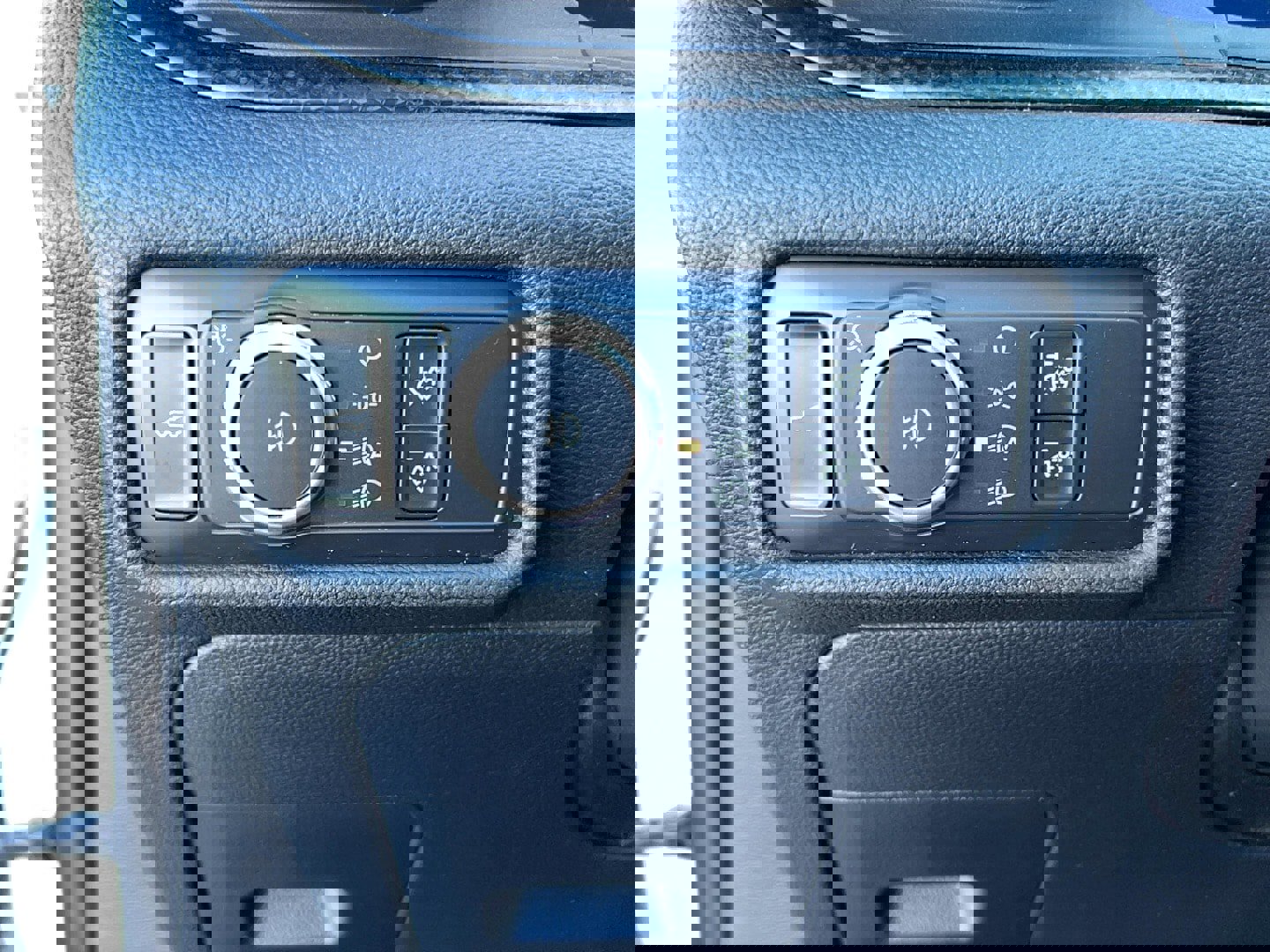 Used 2021 Ford Explorer ST w/ Equipment Group 401A AWD/4WD image 17