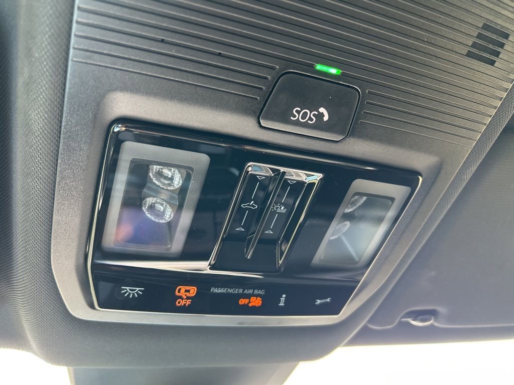 Used 2025 Volkswagen Atlas Cross Sport SEL image 35