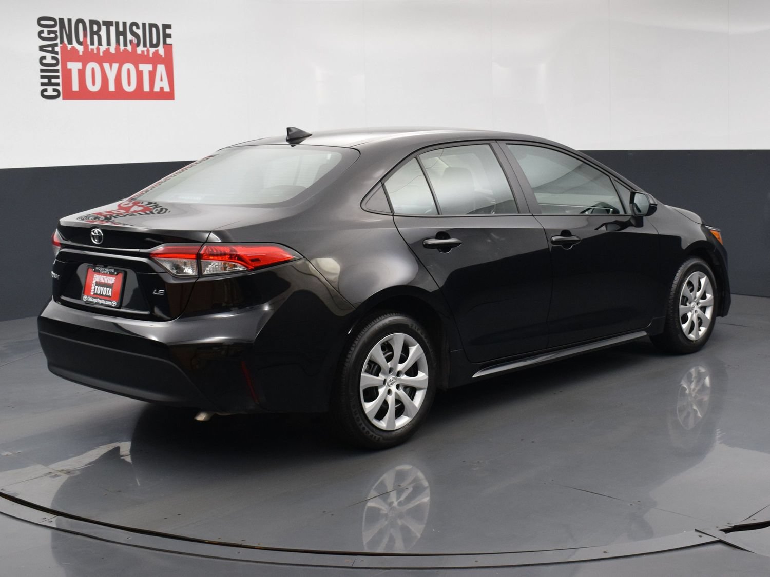 Used 2025 Toyota Corolla LE FWD image 4