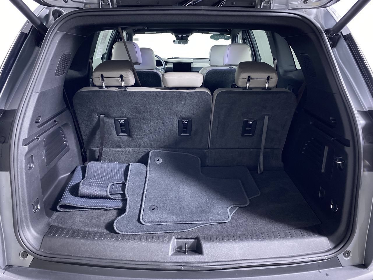 Certified 2026 GMC Acadia Elevation w/ Elevation Premium Package FWD image 15