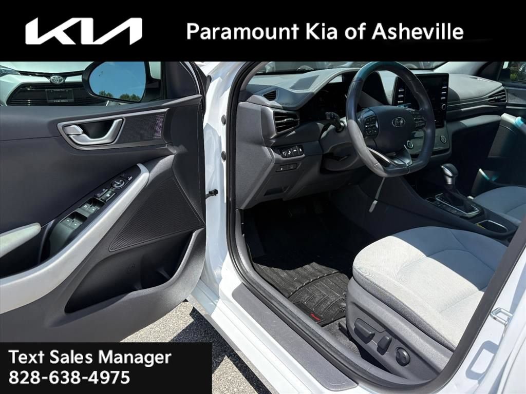 Used 2022 Hyundai Ioniq SE FWD image 15