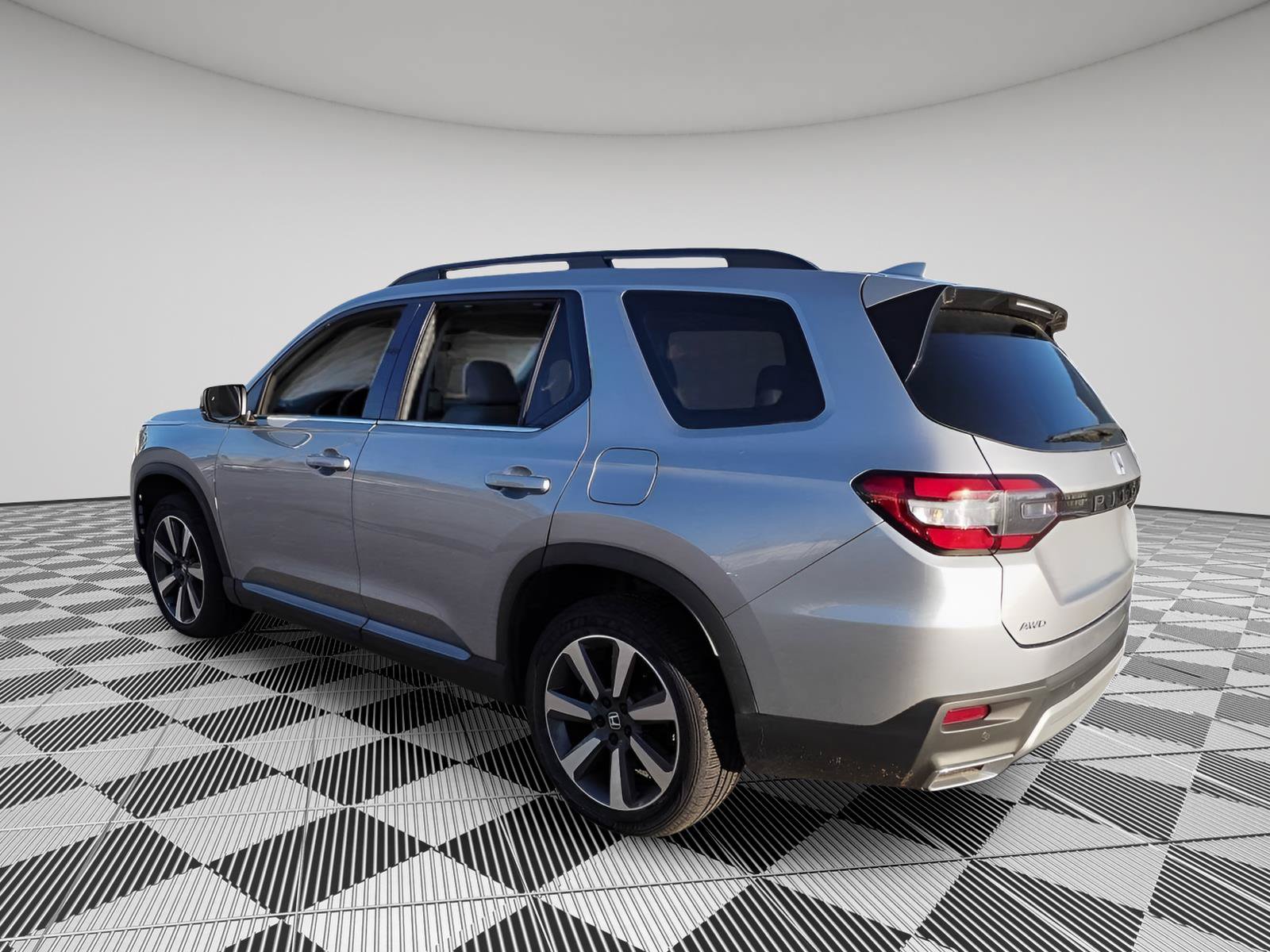 Used 2024 Honda Pilot Touring image 5