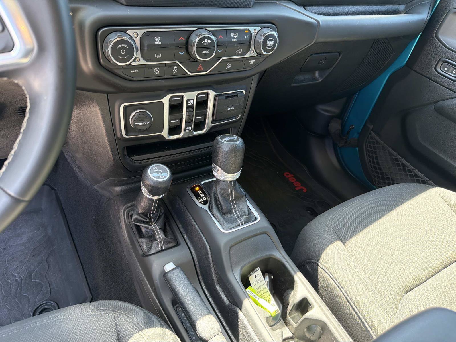 Used 2019 Jeep Wrangler Unlimited Sahara AWD/4WD image 31