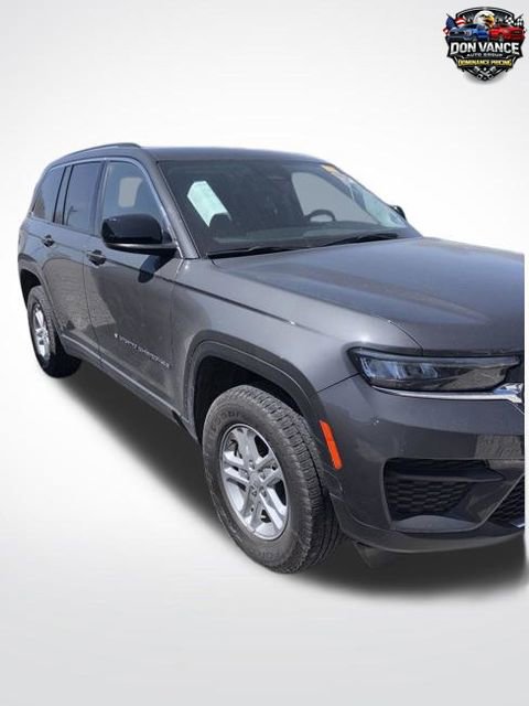 Used 2023 Jeep Grand Cherokee Laredo w/ Luxury Tech Group I image 3