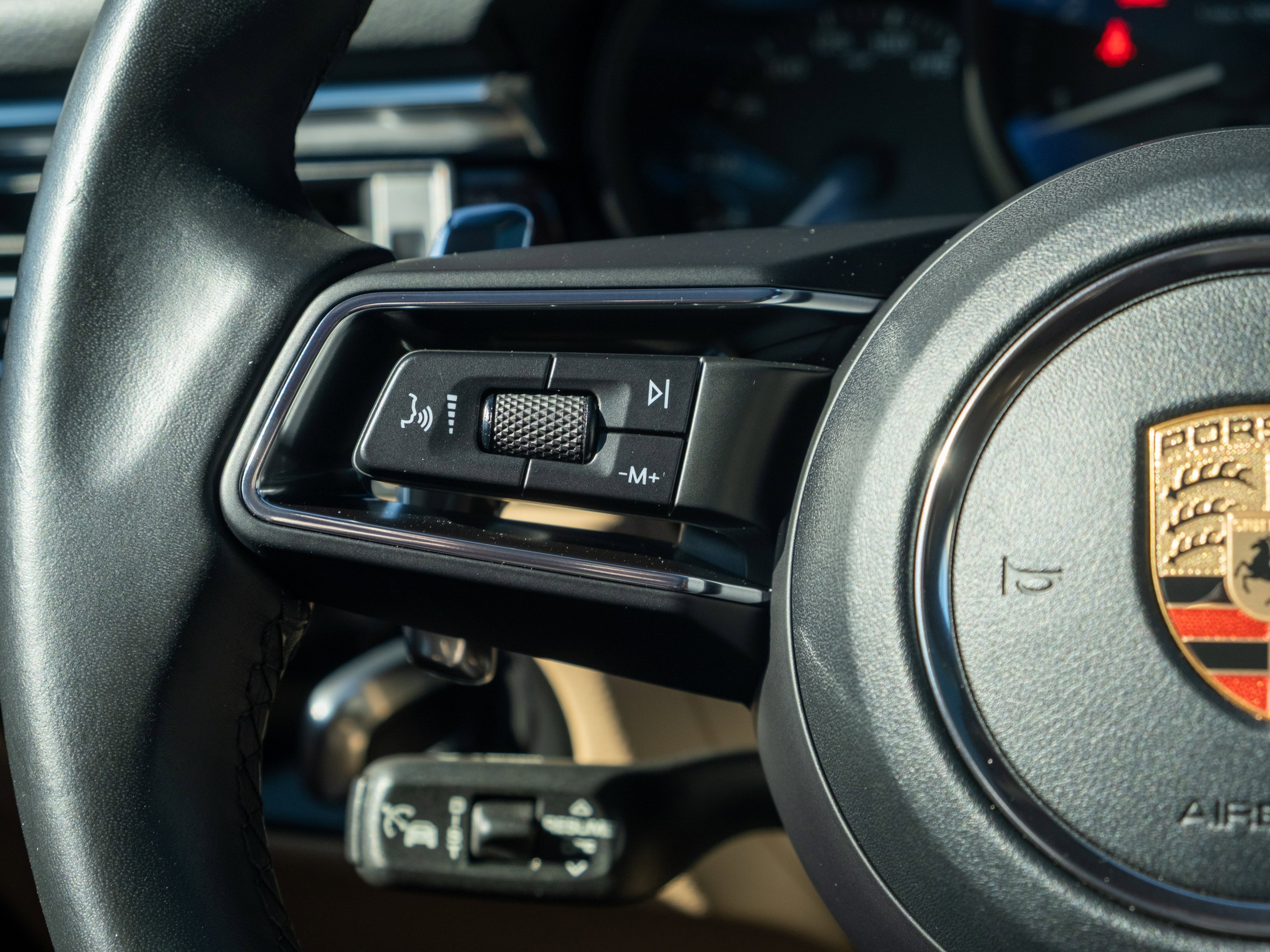 Certified 2023 Porsche Macan image 24