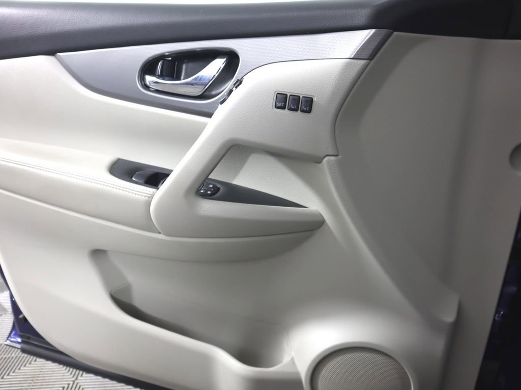 Certified 2020 Nissan Rogue Sport SL w/ Premium Package image 16