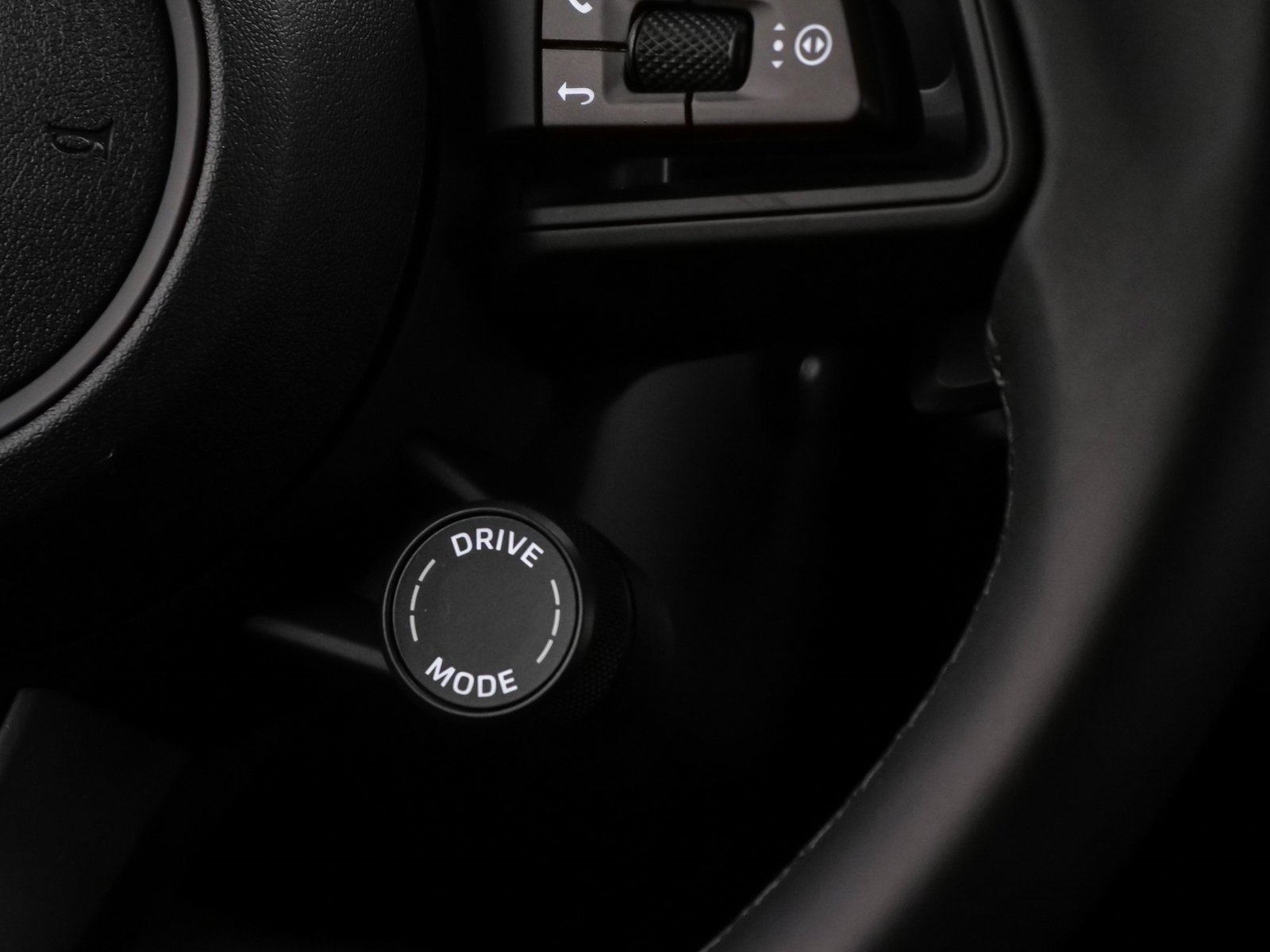 Used 2024 Porsche Cayenne image 32