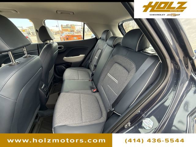 Used 2025 Hyundai Venue Limited image 24