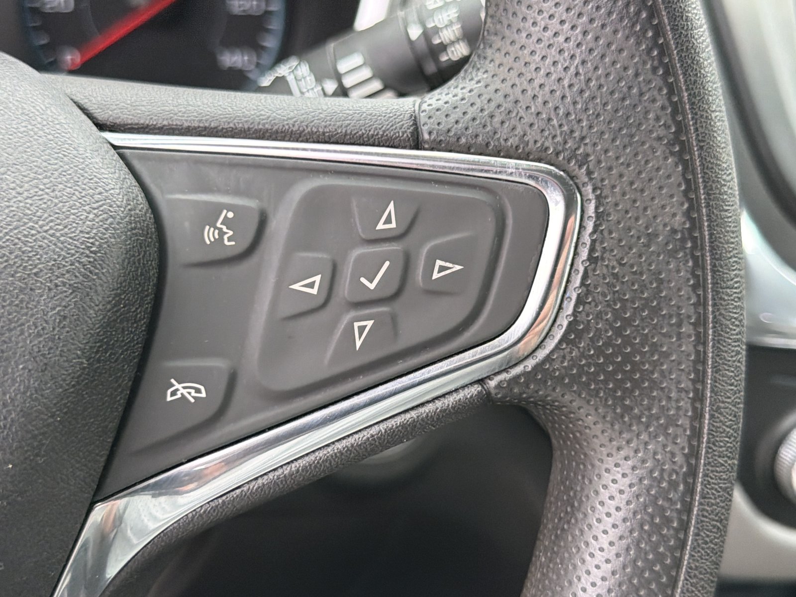 Used 2020 Chevrolet Equinox LS FWD image 18