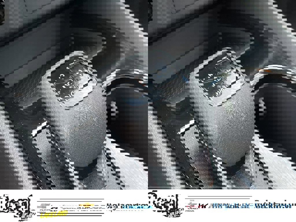 Used 2025 Nissan Rogue SV image 27