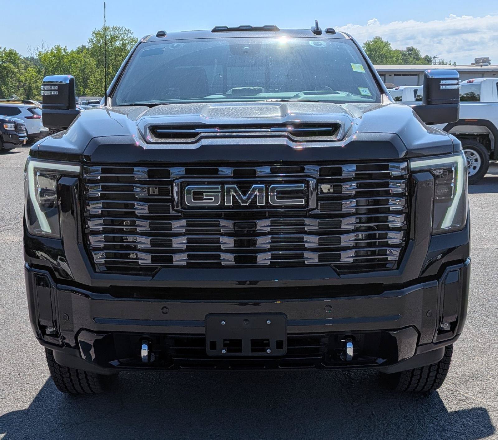 New 2026 GMC Sierra 2500 Denali Ultimate w/ LPO, Black Badging Package AWD/4WD image 2