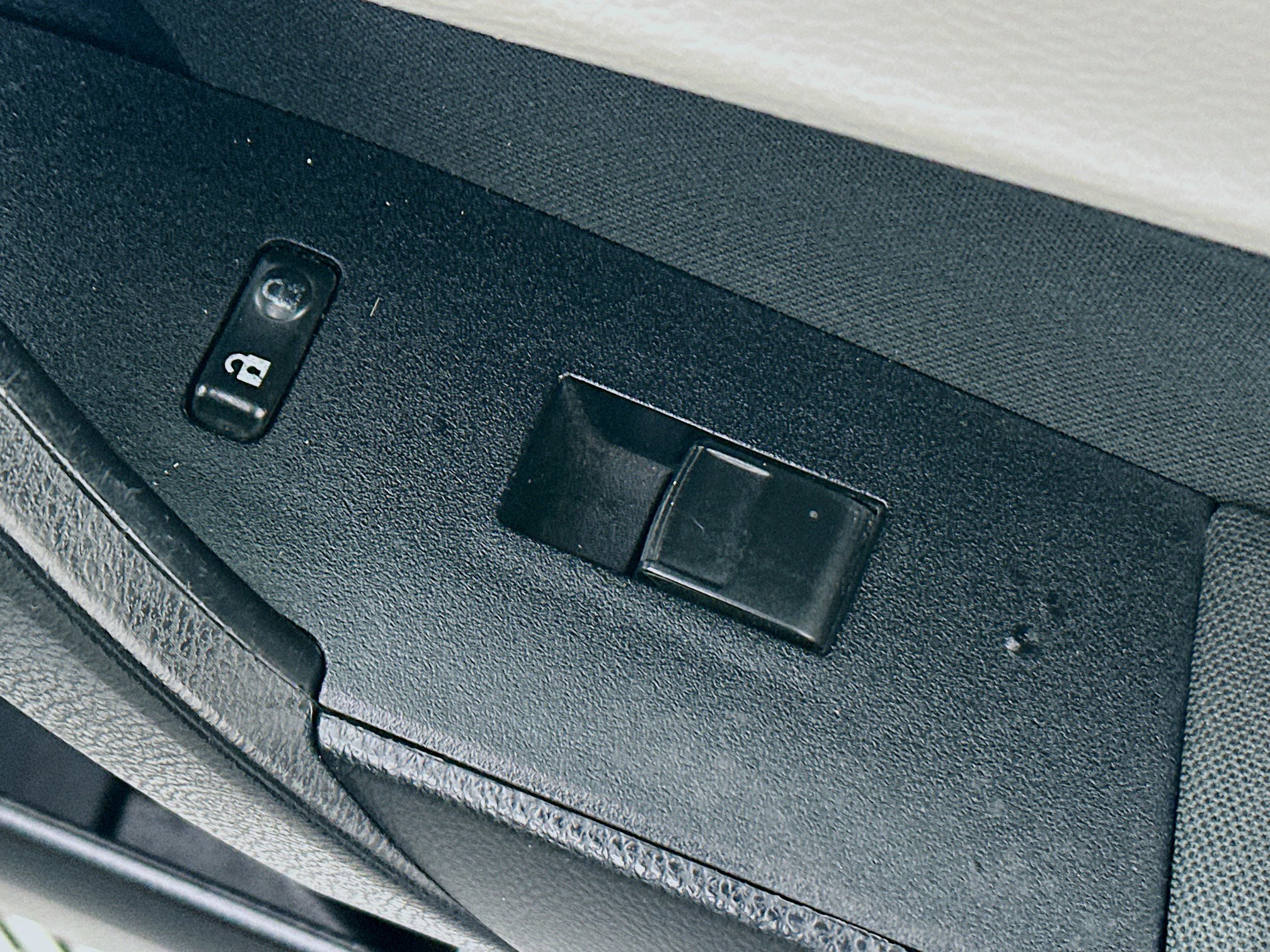 Used 2016 Toyota Corolla LE FWD image 28