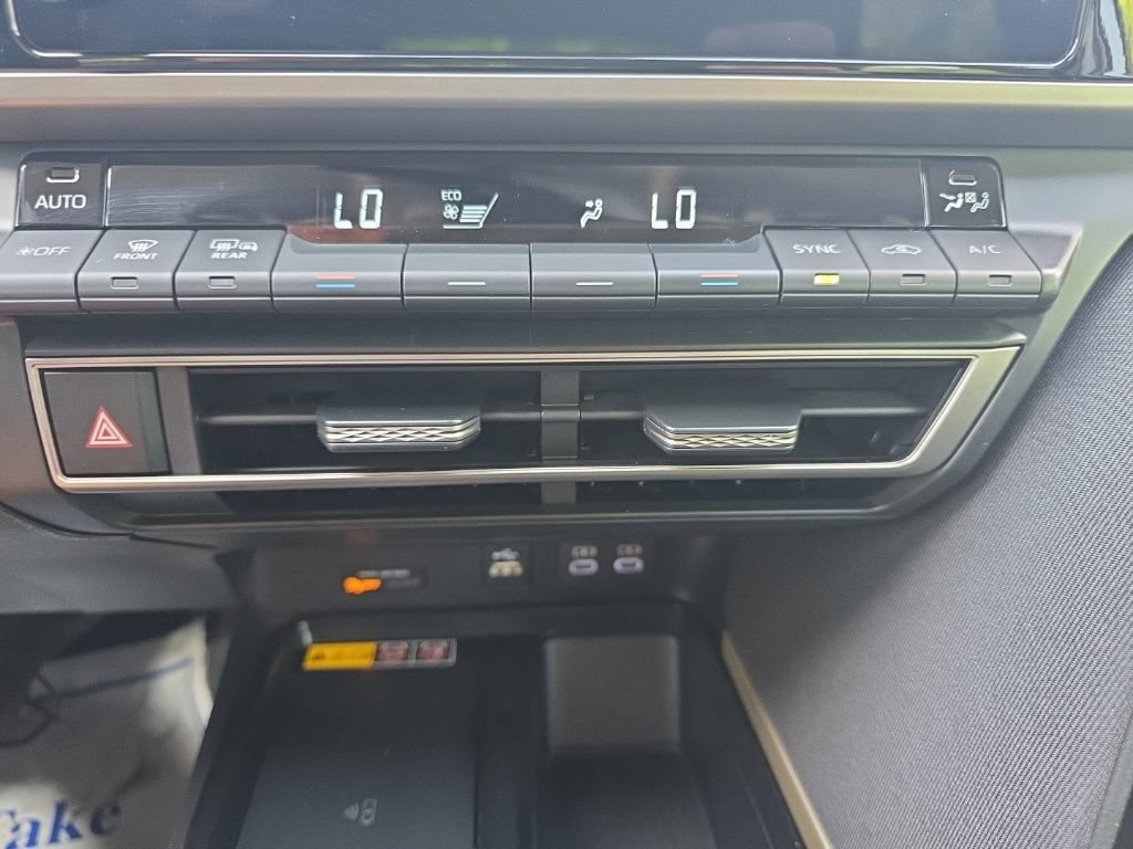 Used 2026 Toyota Camry LE FWD image 28
