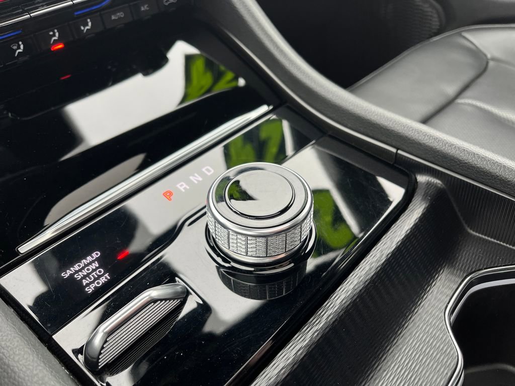 Used 2024 Jeep Grand Cherokee L Limited w/ Luxury Tech Group II image 31