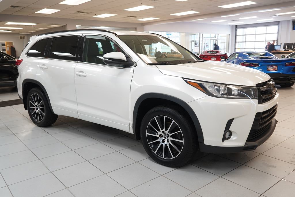 Used 2018 Toyota Highlander SE image 15