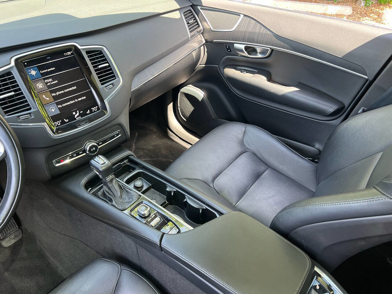 Used 2020 Volvo XC90 T5 Momentum w/ Protection Package Premier image 19