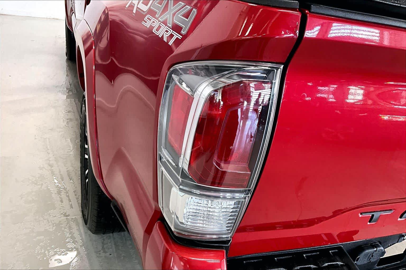 Used 2020 Toyota Tacoma TRD Sport AWD/4WD image 29