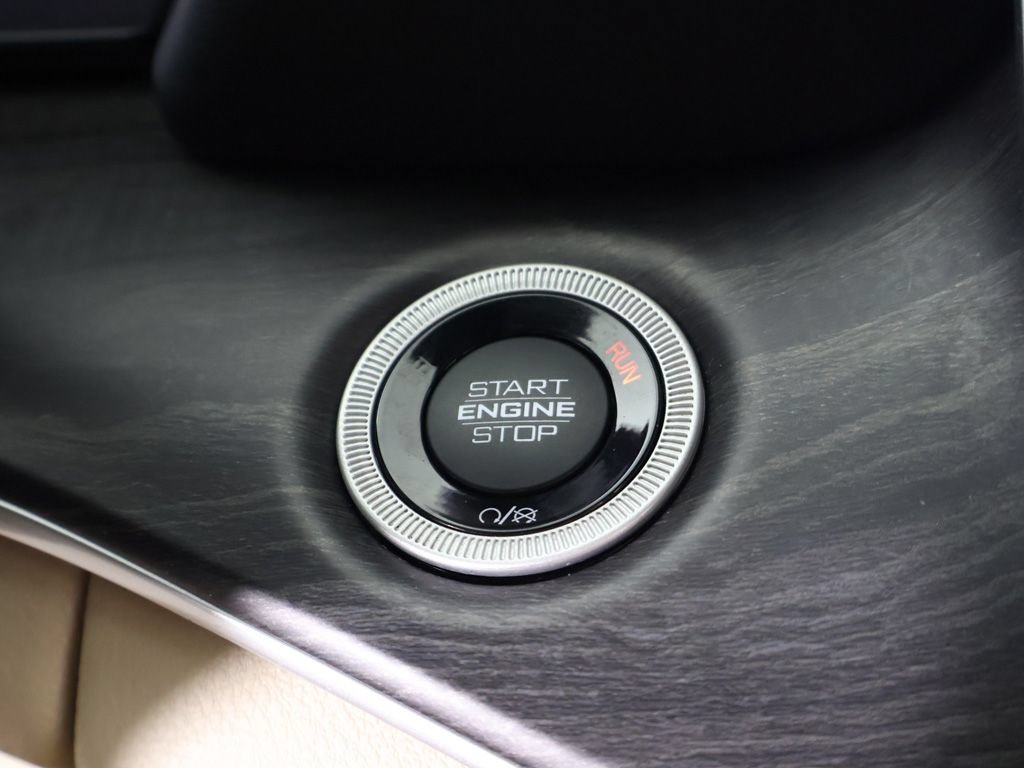 Used 2023 Jeep Grand Cherokee L Limited AWD/4WD image 46