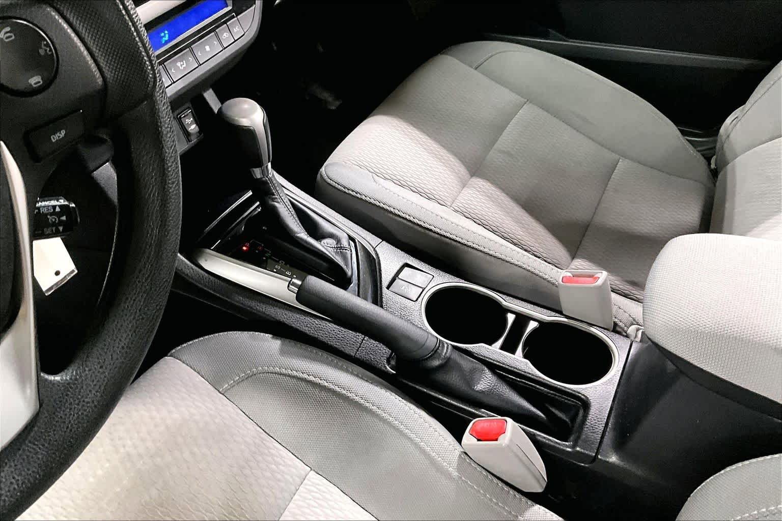 Used 2015 Toyota Corolla LE FWD image 17
