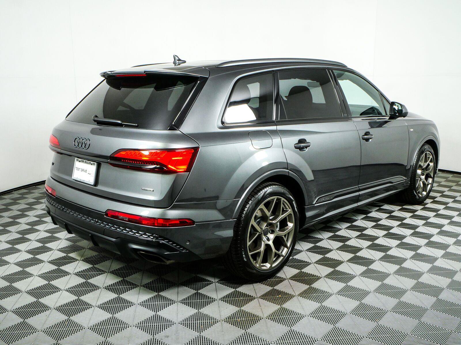 Used 2026 Audi Q7 Premium Plus AWD/4WD image 3