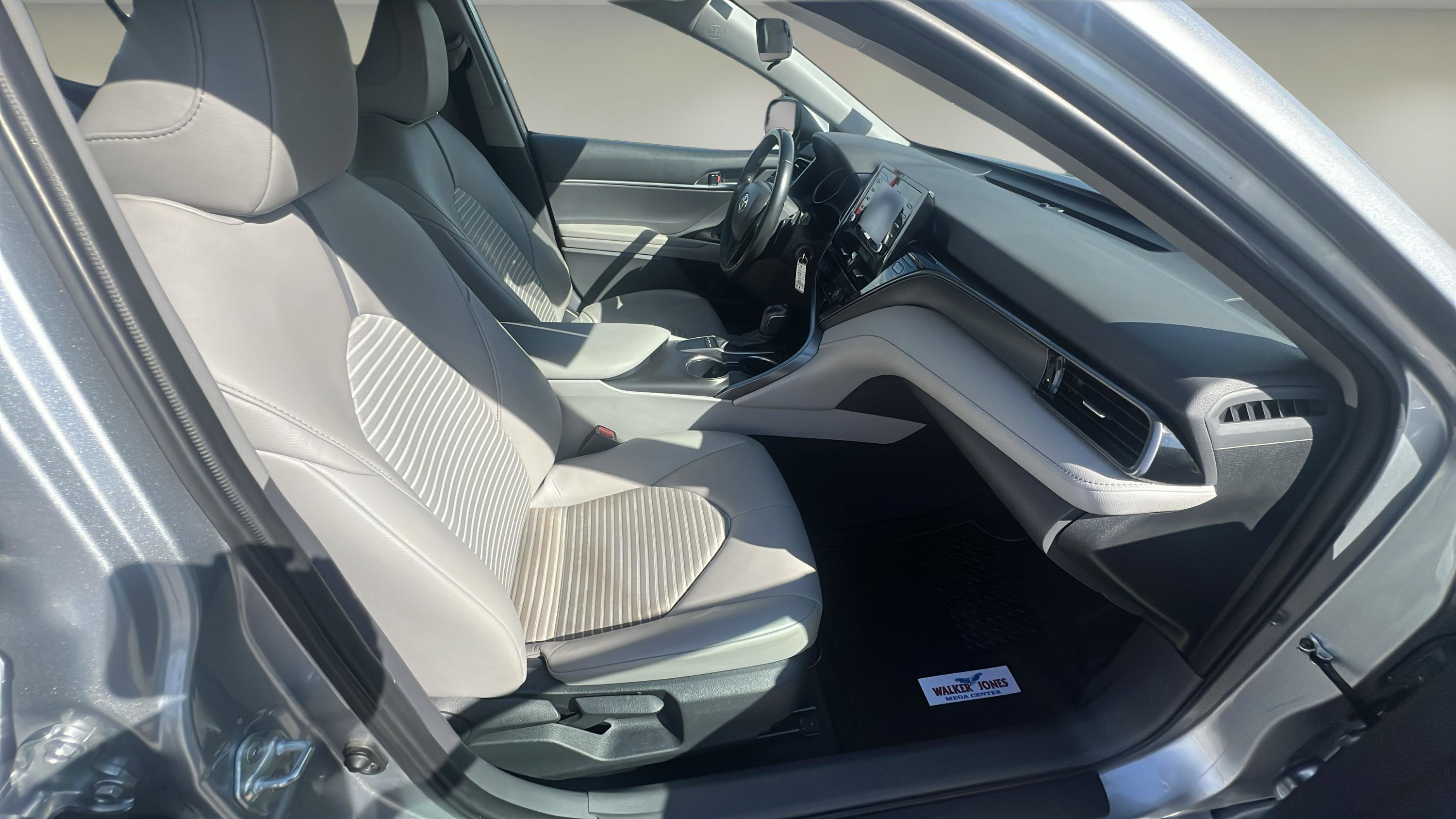 Used 2024 Toyota Camry SE image 13