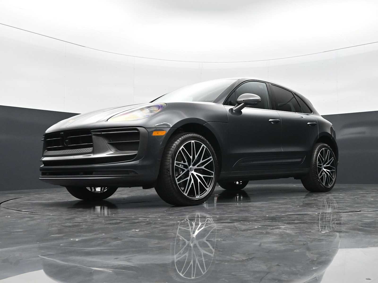 Certified 2025 Porsche Macan Turbo AWD/4WD image 39