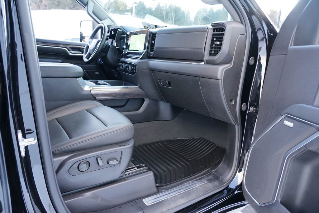 Used 2025 Chevrolet Silverado 3500 LTZ w/ LTZ Plus Package image 29