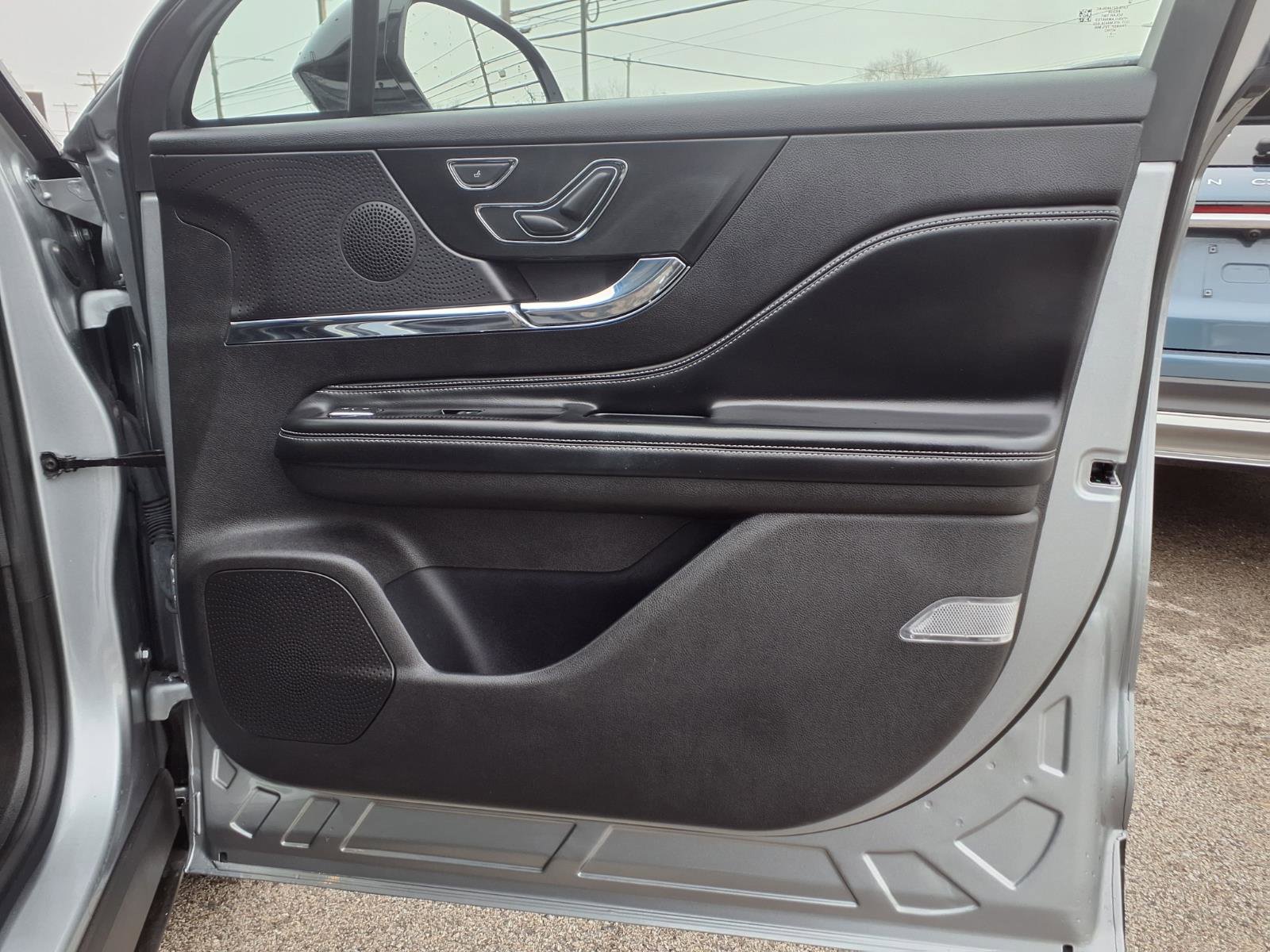 Certified 2023 Lincoln Corsair AWD image 11