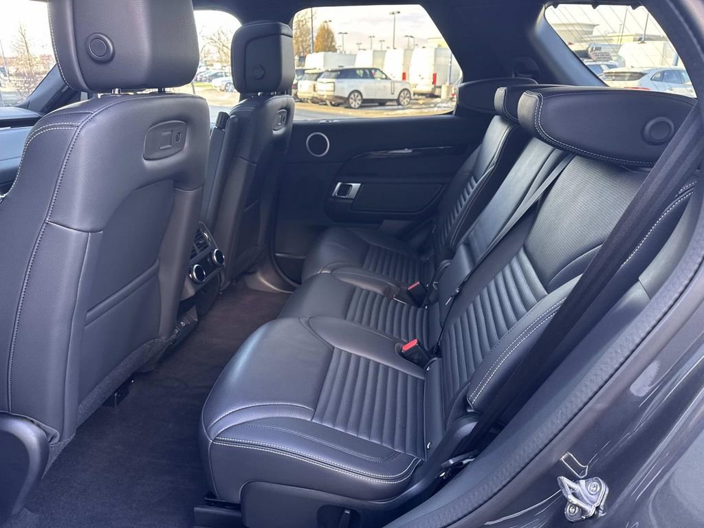 Used 2025 Land Rover Discovery S image 14