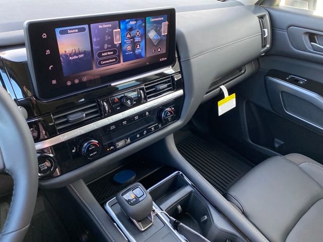 New 2026 Nissan Pathfinder SL image 18