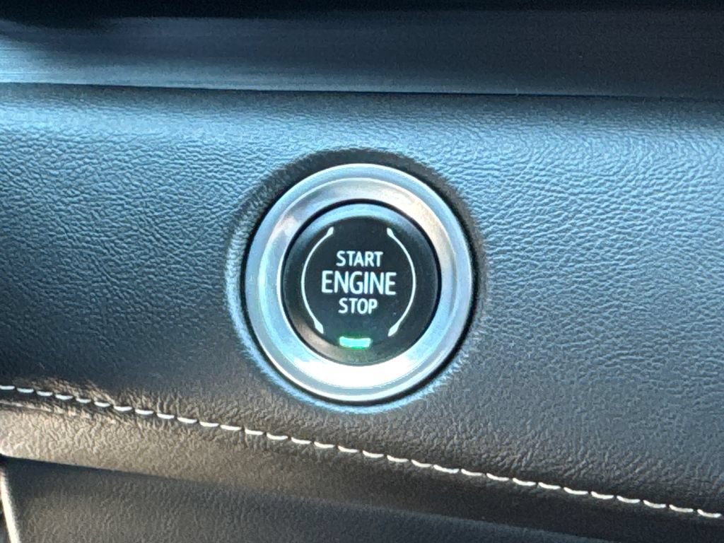 Used 2021 Cadillac Escalade Premium Luxury w/ Performance Package RWD image 31