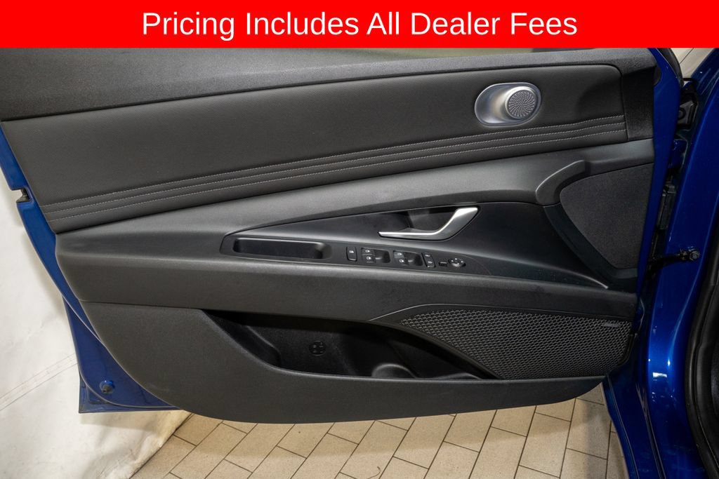 Used 2023 Hyundai Elantra Limited FWD image 11