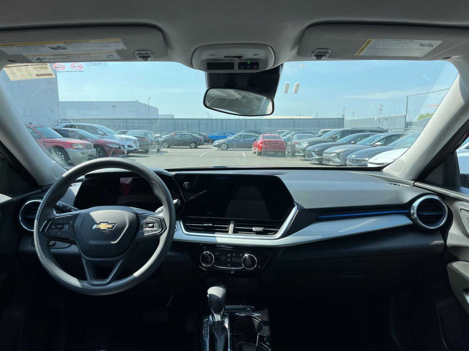 Used 2025 Chevrolet Trax LT FWD image 33