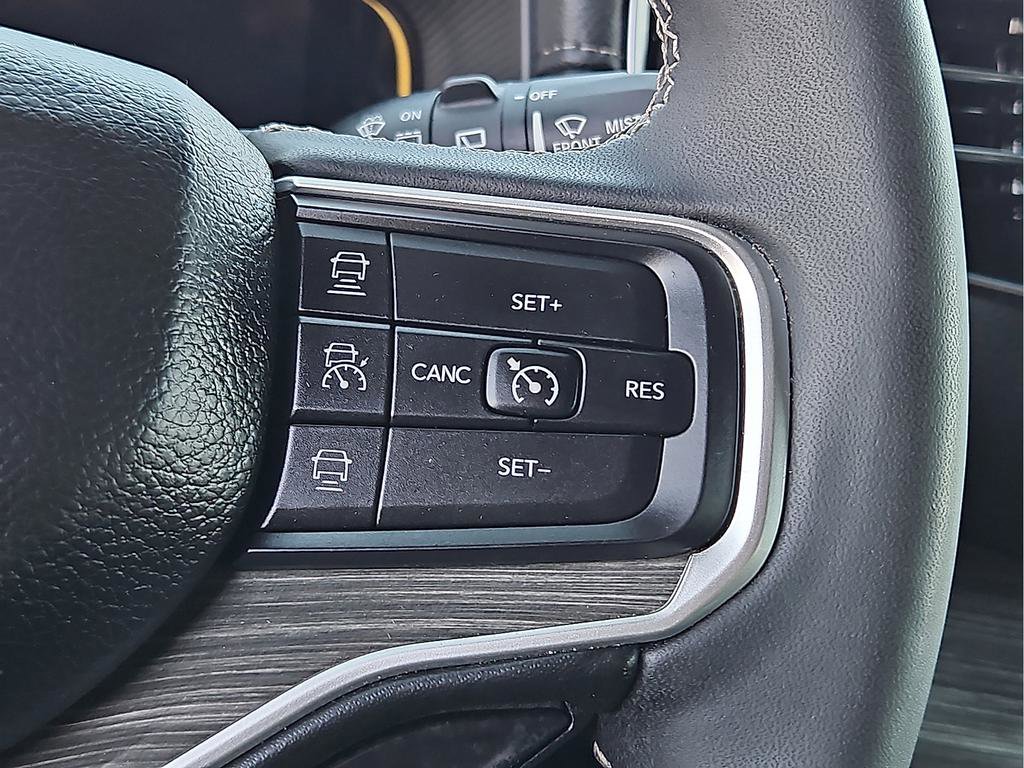 Used 2024 Jeep Wagoneer L Series II w/ Flexible Seating Group image 17