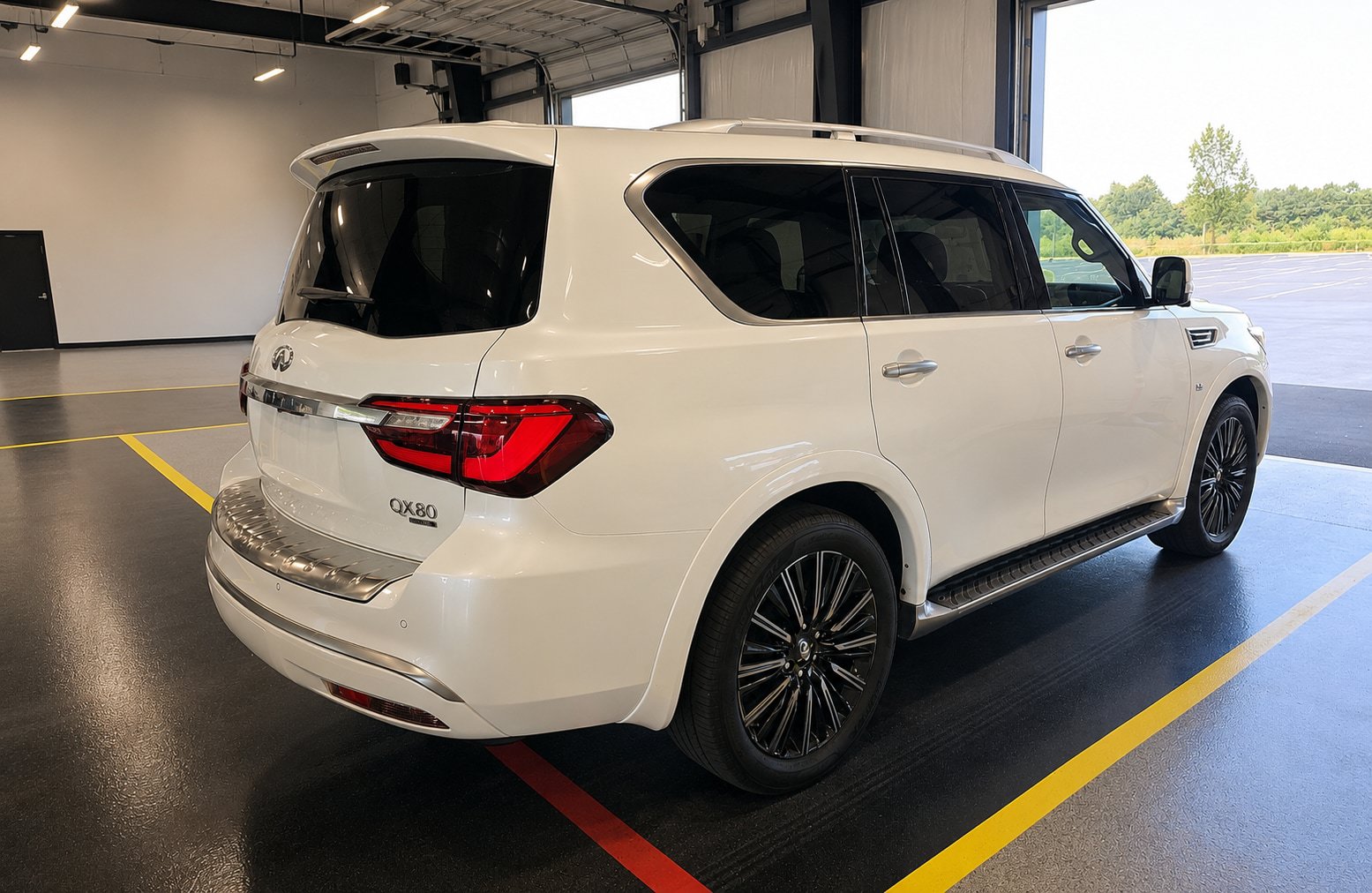 Used 2019 INFINITI QX80 Limited AWD/4WD image 3