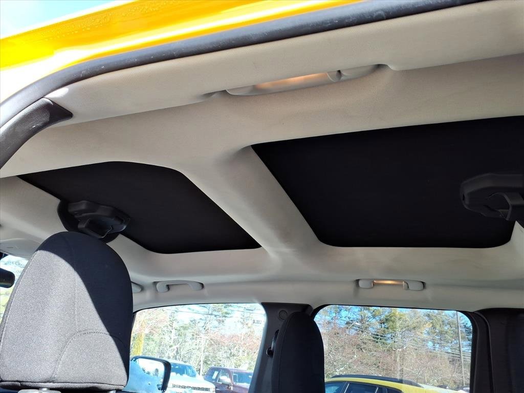 Used 2015 Jeep Renegade Latitude w/ Cold Weather Group II image 14