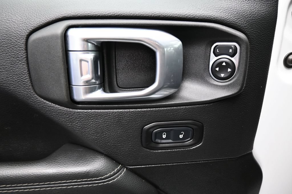 Used 2022 Jeep Wrangler Unlimited Sahara w/ Cold Weather Group AWD/4WD image 11