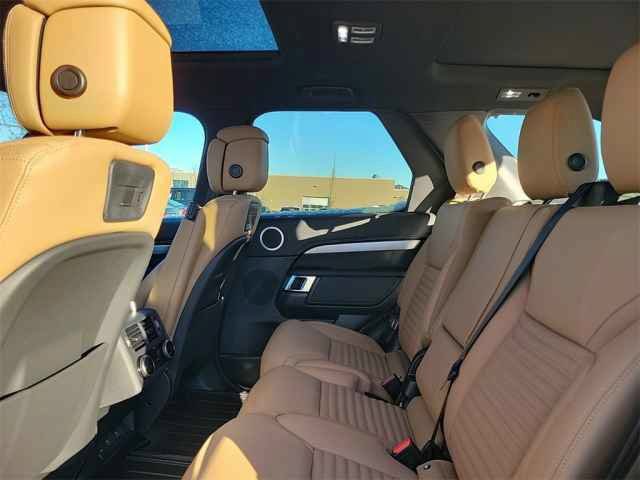 New 2025 Land Rover Discovery Dynamic SE AWD/4WD image 18