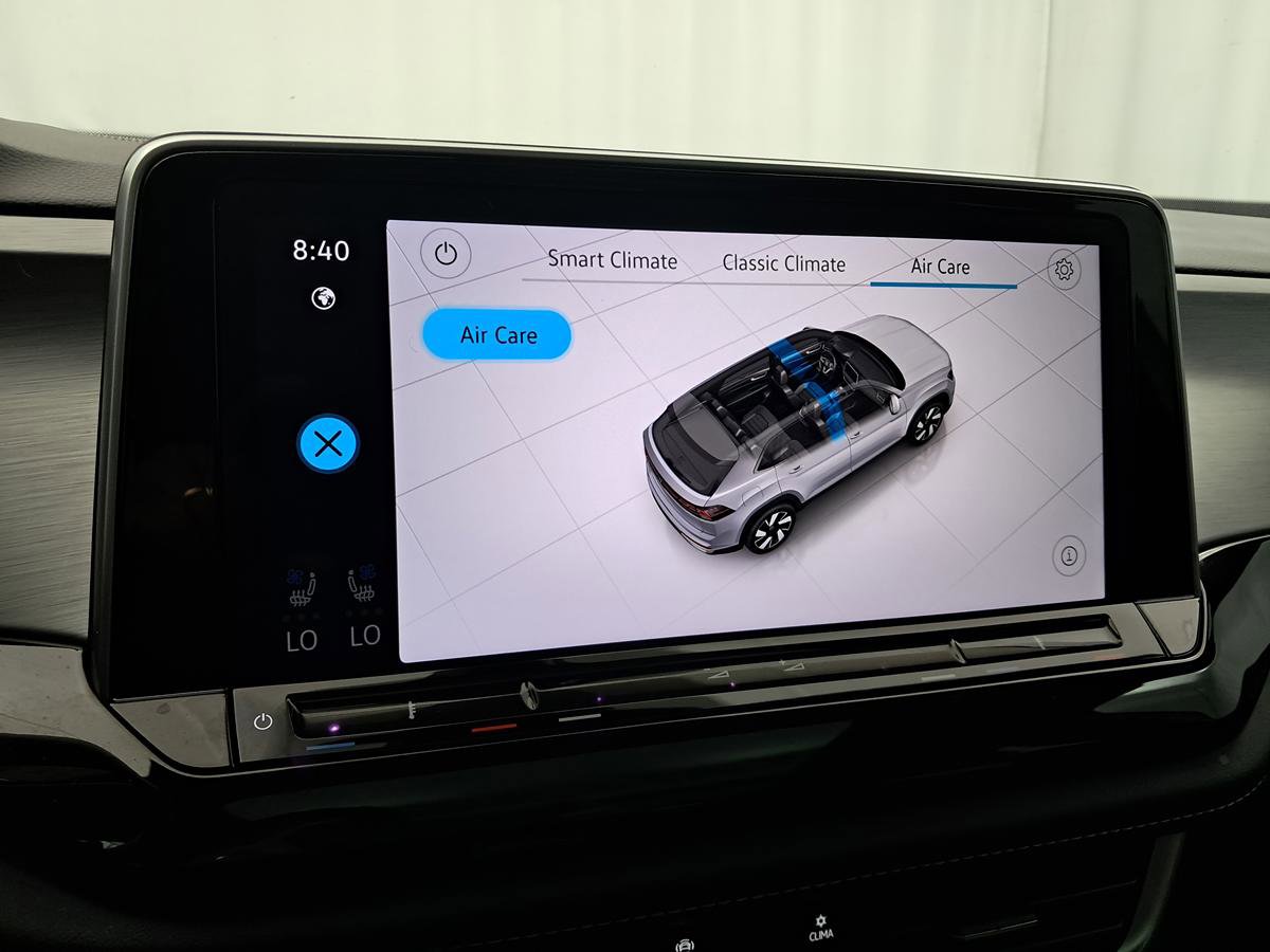 Used 2025 Volkswagen Atlas Cross Sport SE image 23