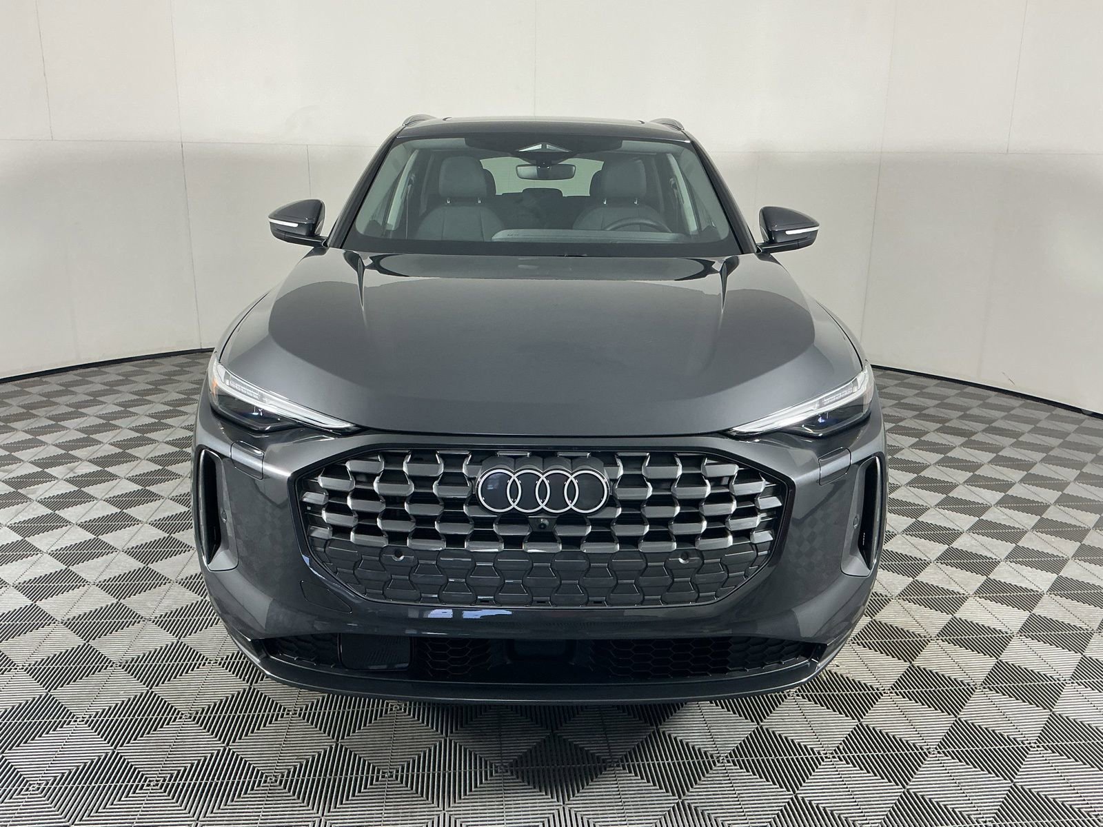 Used 2025 Audi Q5 Premium Plus w/ Premium Plus image 2